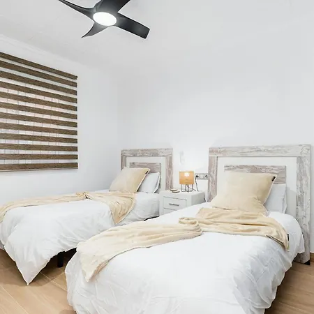 Queen Venecia Sunrise Apartment Campoamor