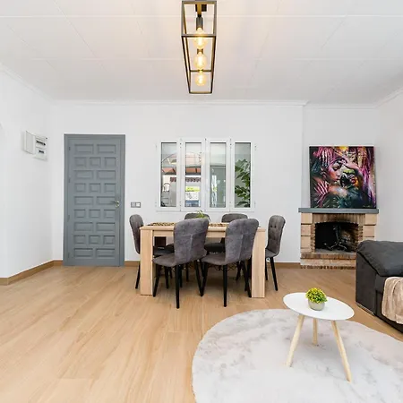 Queen Venecia Sunrise Apartment